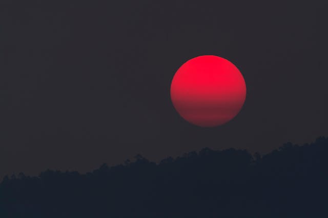 Rdeča polna luna